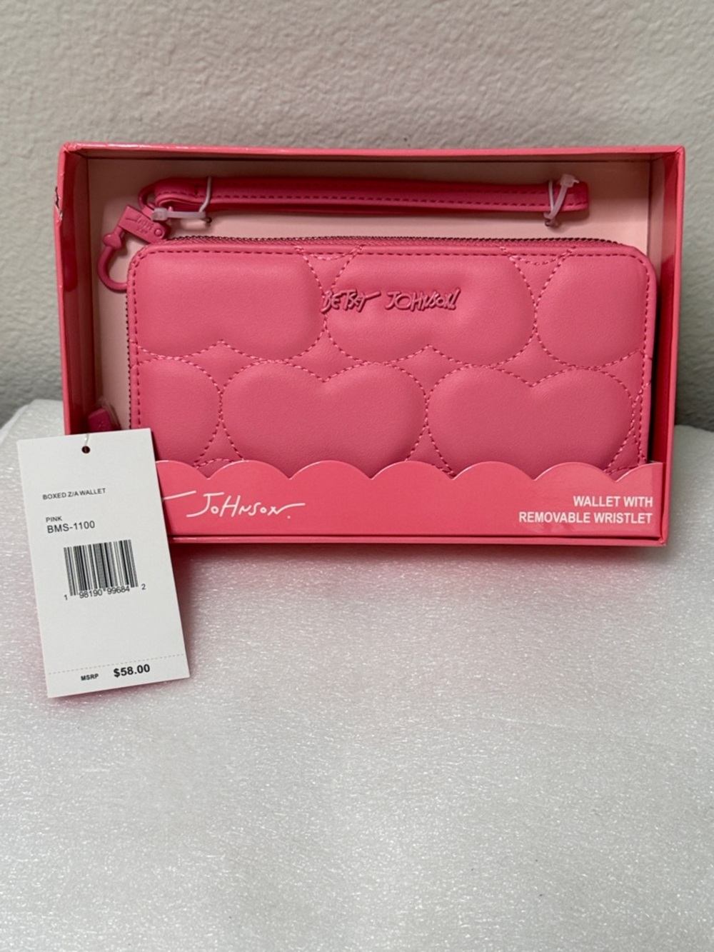 🔥✨ Betsey Johnson Hot Pink Quilted Heart Wristlet Wallet❤️ - Picture 3 of 9